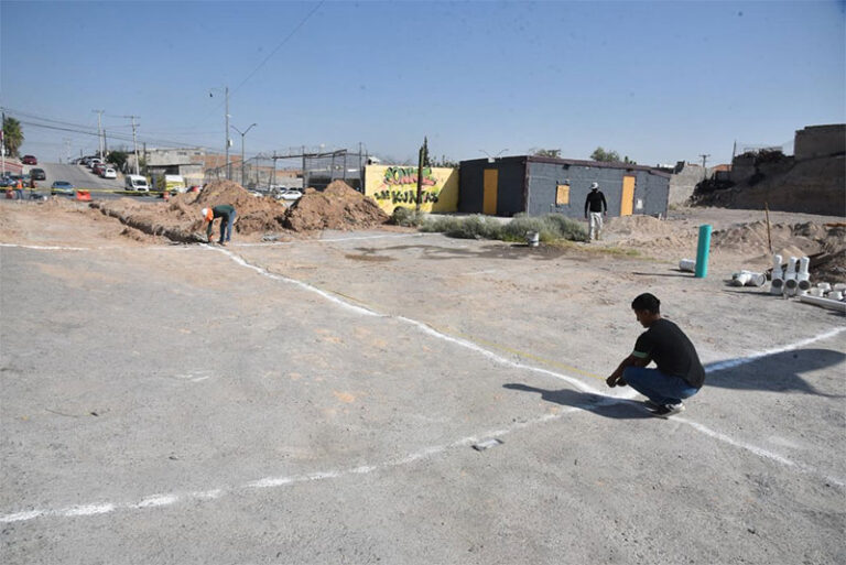 Arrancan obras de pavimentación de la calle Guadiana en la colonia Azteca