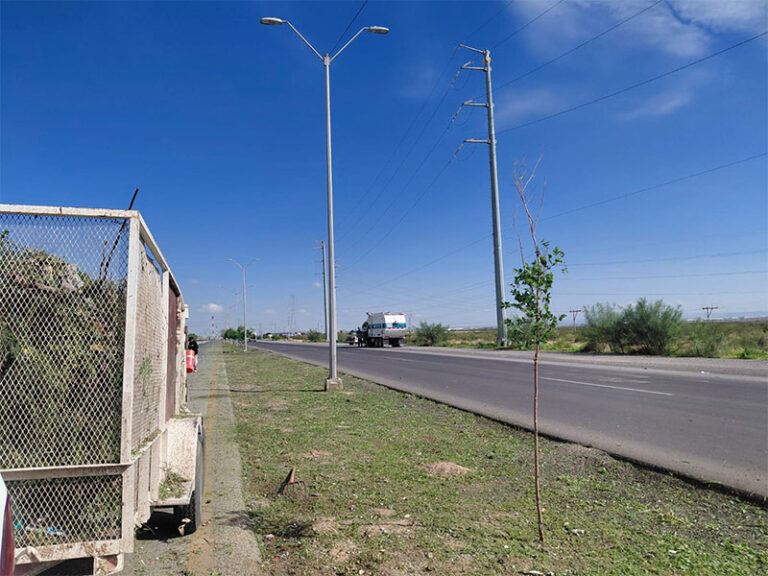 Mejora Municipio imagen de la entrada a Juárez con trabajos en la Panamericana