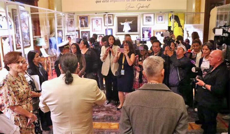 Llegó la Expo de Juan Gabriel con vestuarios icónicos