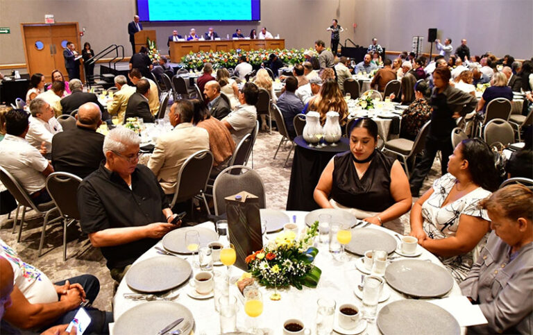 Entrega SEyD estímulos por antigüedad a 437 trabajadores del subsistema estatal