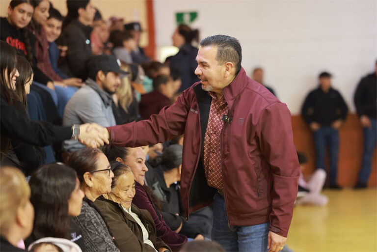 Cruz Pérez Cuéllar lleva apoyo escolar a Valle de Zaragoza y Santa Bárbara; llama a impulsar el desarrollo regional