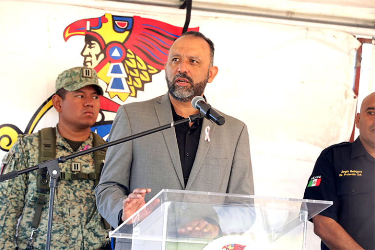Encabeza Presidente Municipal ceremonia cívica de octubre en la megabandera