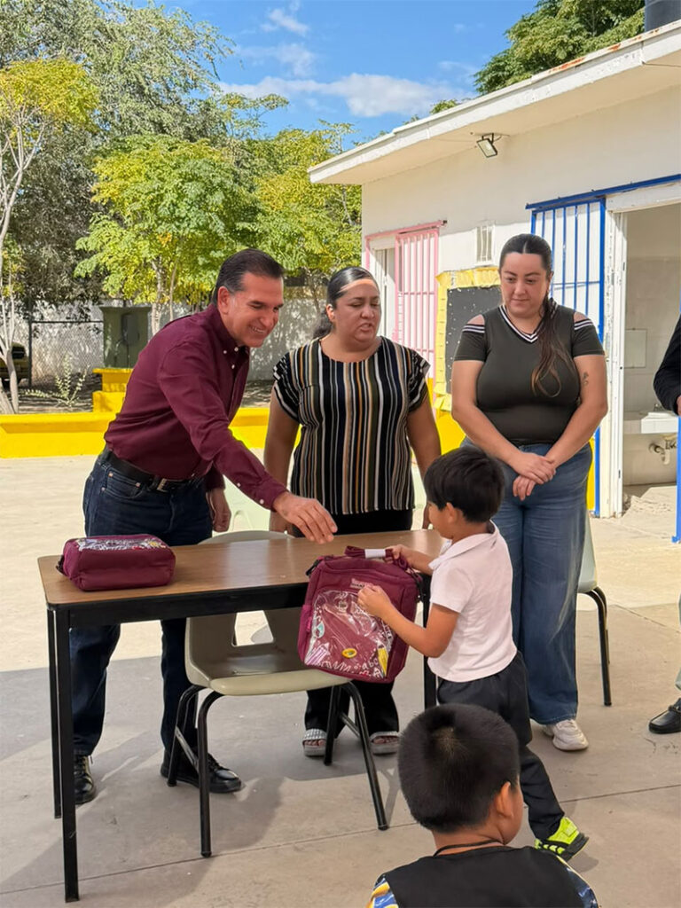 Entrega OMEJ 3 mil 690 mochilas y 398 loncheras en Cruzada por la Educación