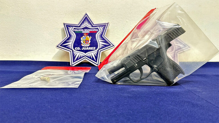 Aseguran municipales arma tras atender reporte de detonaciones