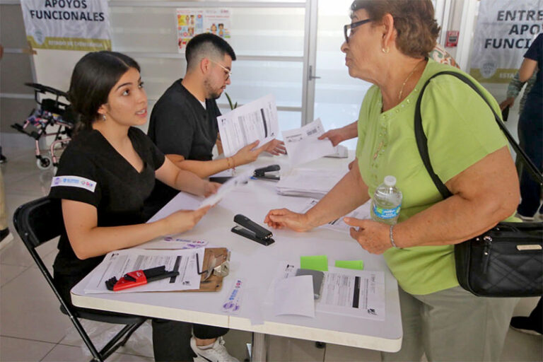 Beneficiarán DIF Estatal y Secretaría de Salud a 50 personas con cirugías de prótesis de rodilla