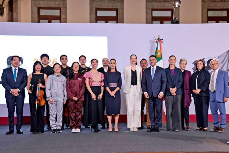 Presidenta Claudia Sheinbaum anuncia grupo de trabajo para que plataformas digitales eliminen y prohíban contenidos violentos