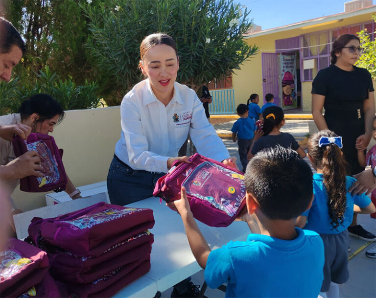 Entrega Centro Fundacional loncheras y útiles en preescolares del suroriente de la ciudad