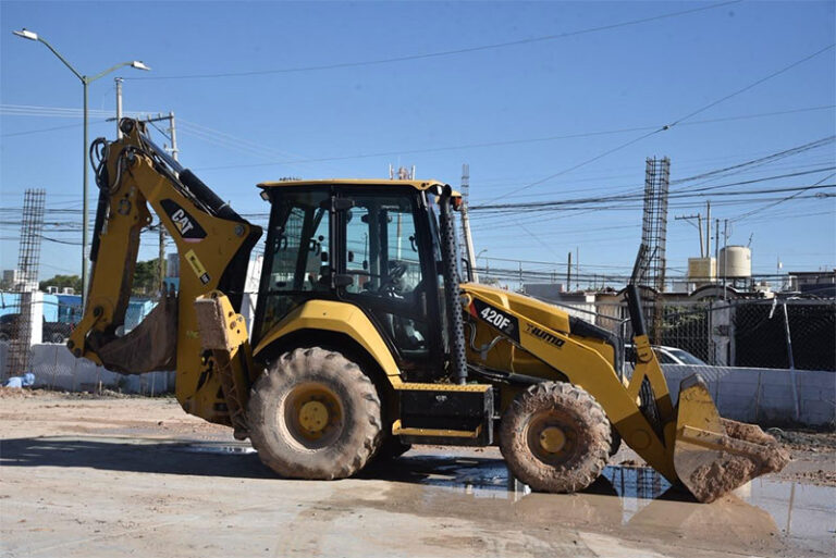 Inicia Obras Públicas construcción del auditorio del SNTE