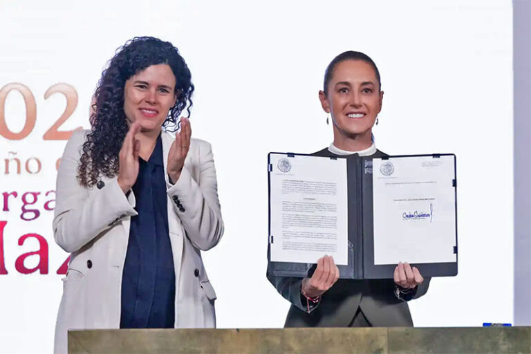 Presidenta Claudia Sheinbaum firma decreto de entornos digitales seguros para niñas, niños y adolescentes
